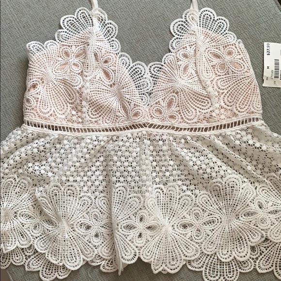 White lace top - Picture 2 of 9